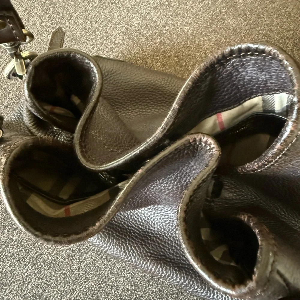 Burberry Elegant Dark Brown Leather Tote Bag - Picture 9 of 12